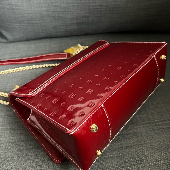 NWT ARCADIA PATENT LEATHER CROSSBODY SHOULDER BAG PURSE - Picture 4 of 11